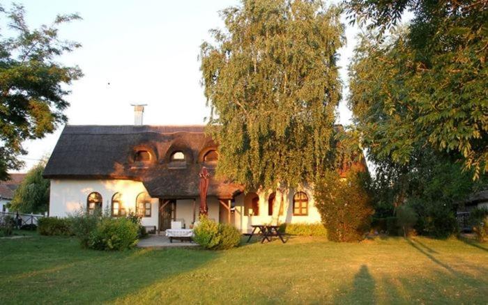 Herberg Tisza Tiszababolna Exterior photo